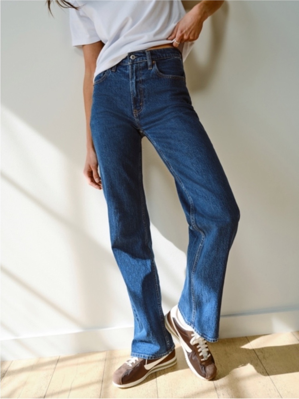 Abercrombie 90’s Relaxed Jean High Rise Dark Wash size 27 Regular Curve Love